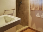 CameraPiccolinanew02Bagno Quadrato©PoderePrataccio-min